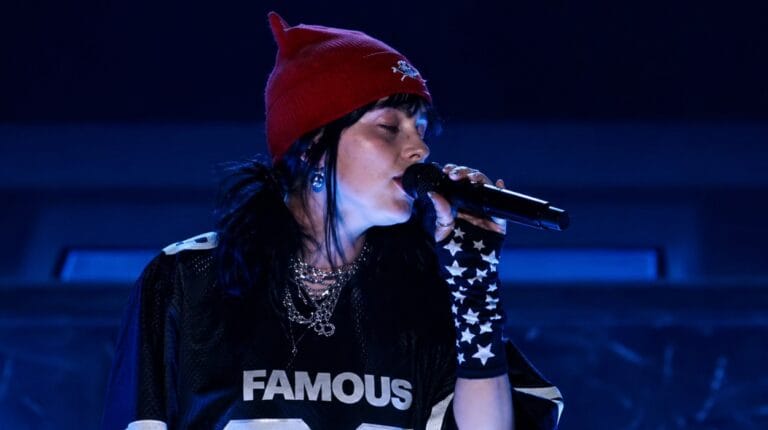 Billie Eilish et James Cameron : en quoi consiste le « film-concert » annoncé par les deux stars ?